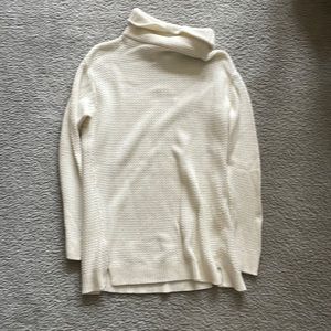 Vineyard Vines Cream colored sweater. Size Small.